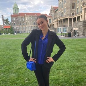 Meet your Posher, Halana